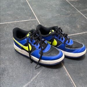 Nike Kids Black and Blue Sneakers with Neon Accents
